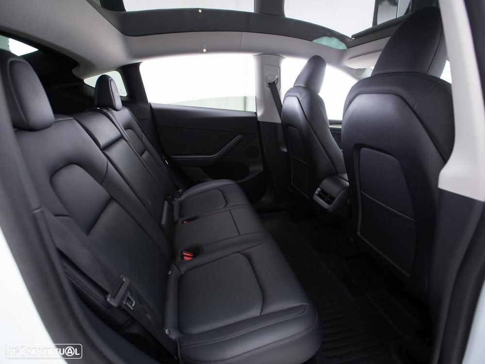 Tesla Model Y Long Range Dual Motor AWD - 13