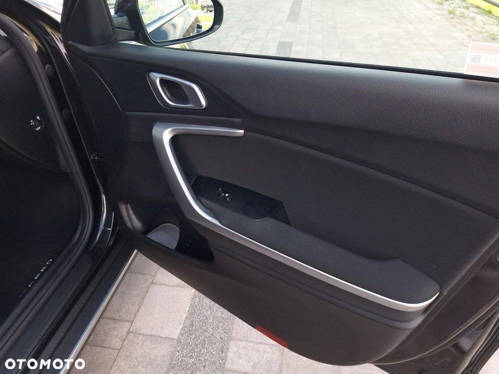 Kia XCeed 1.5 T-GDI M - 25