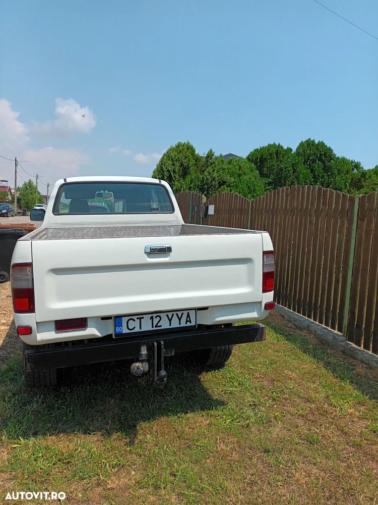 Toyota Hilux - 33