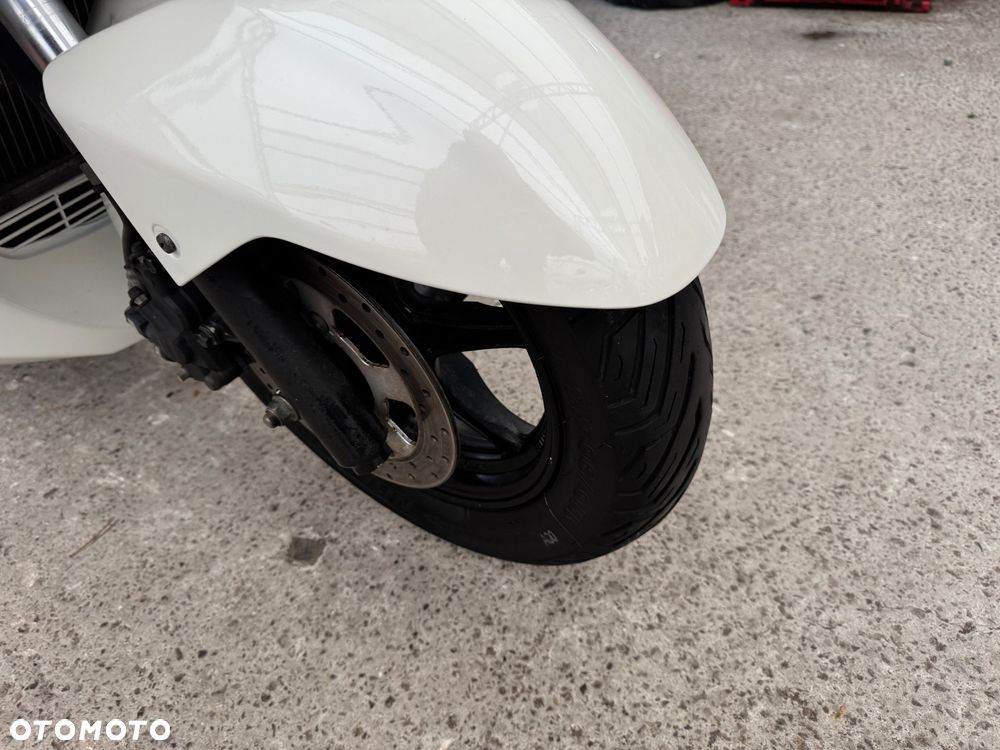 Suzuki Burgman - 15