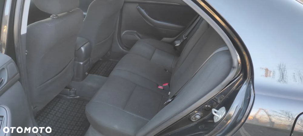 Toyota Avensis 1.8 VVT-i - 11