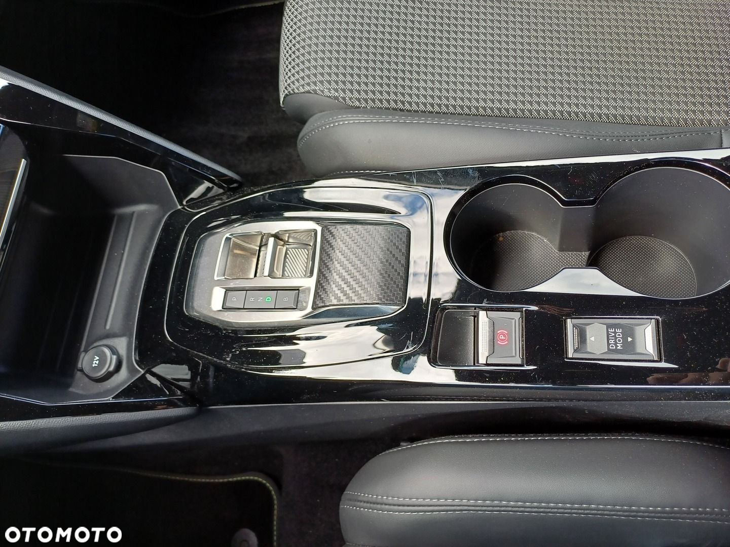 Peugeot 208 e-208 GT - 16