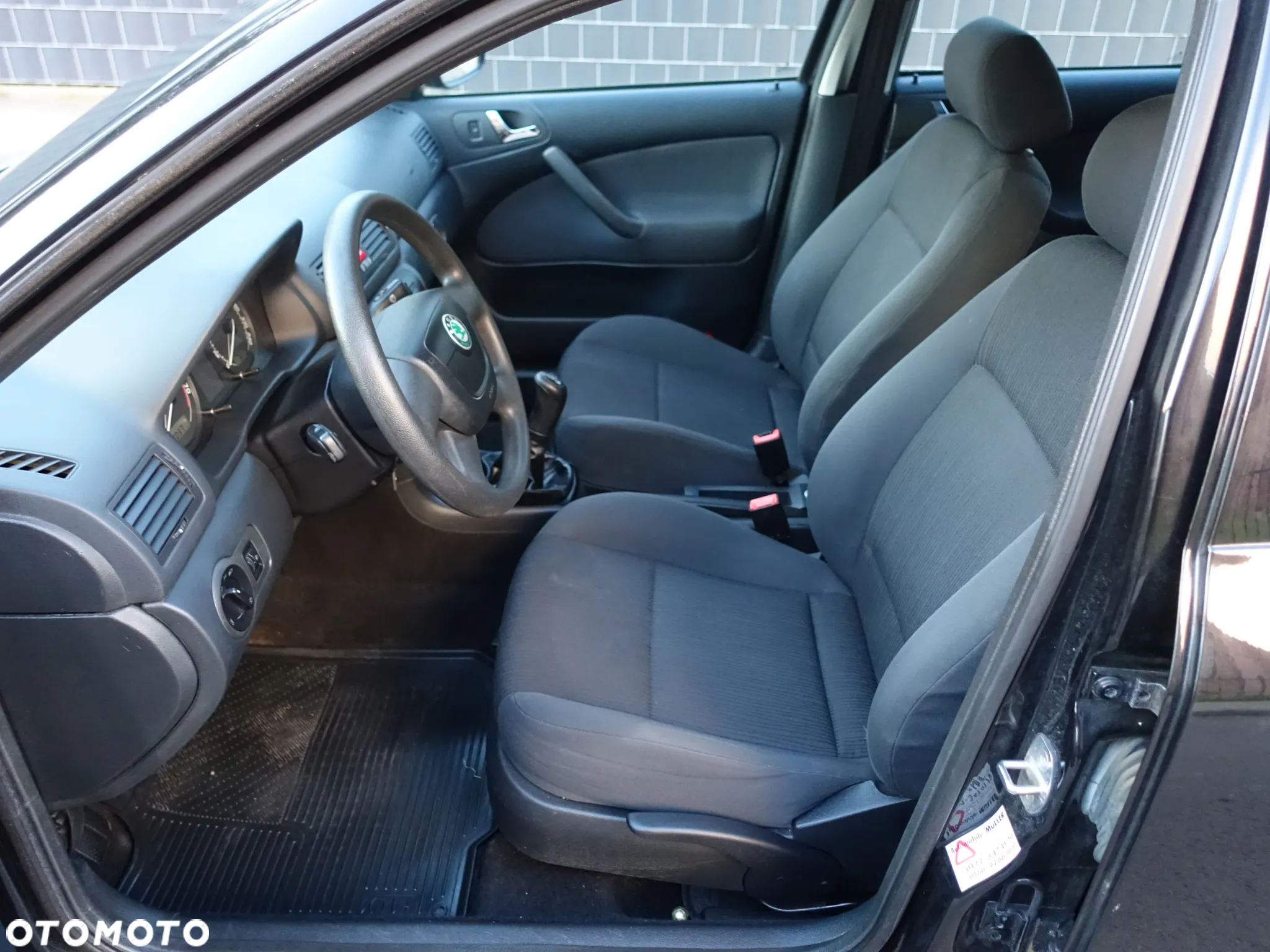 Skoda Octavia 1.6 Combi Tour - 10