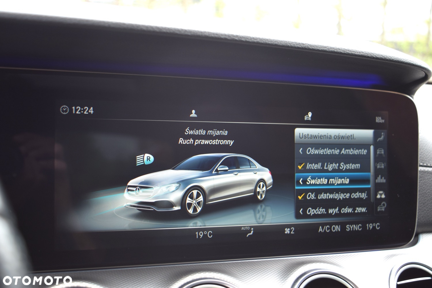 Mercedes-Benz Klasa E 220 d 9G-TRONIC - 30