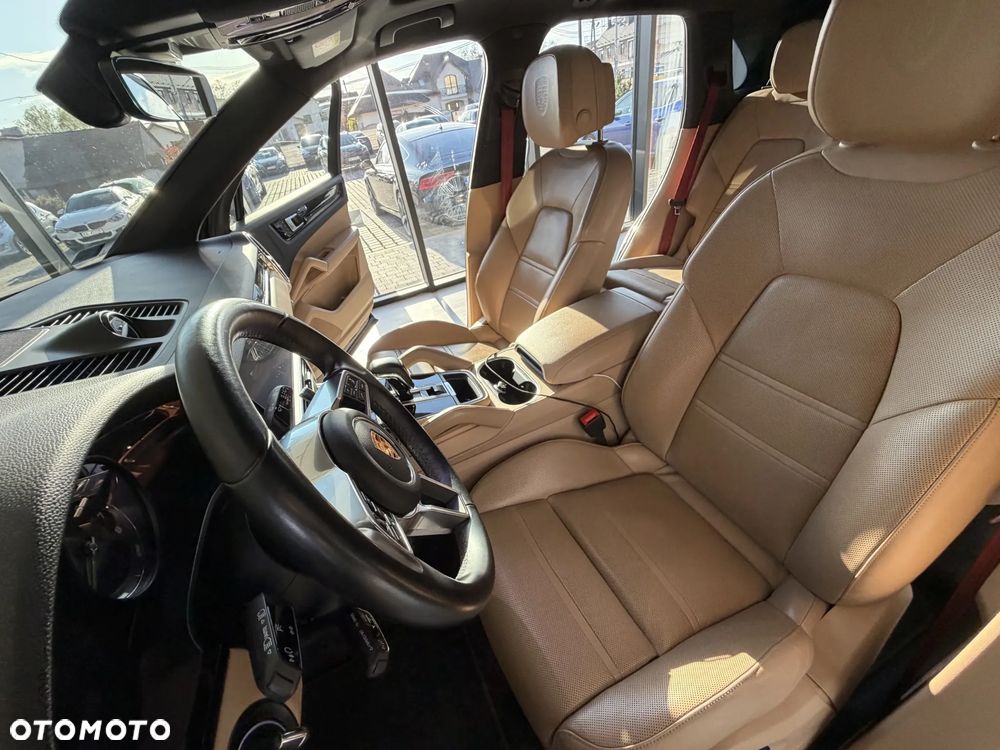 Porsche Cayenne - 19