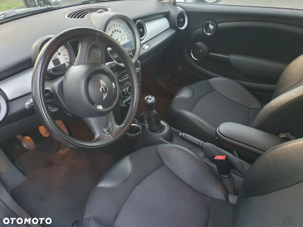 MINI Cooper Standard - 35