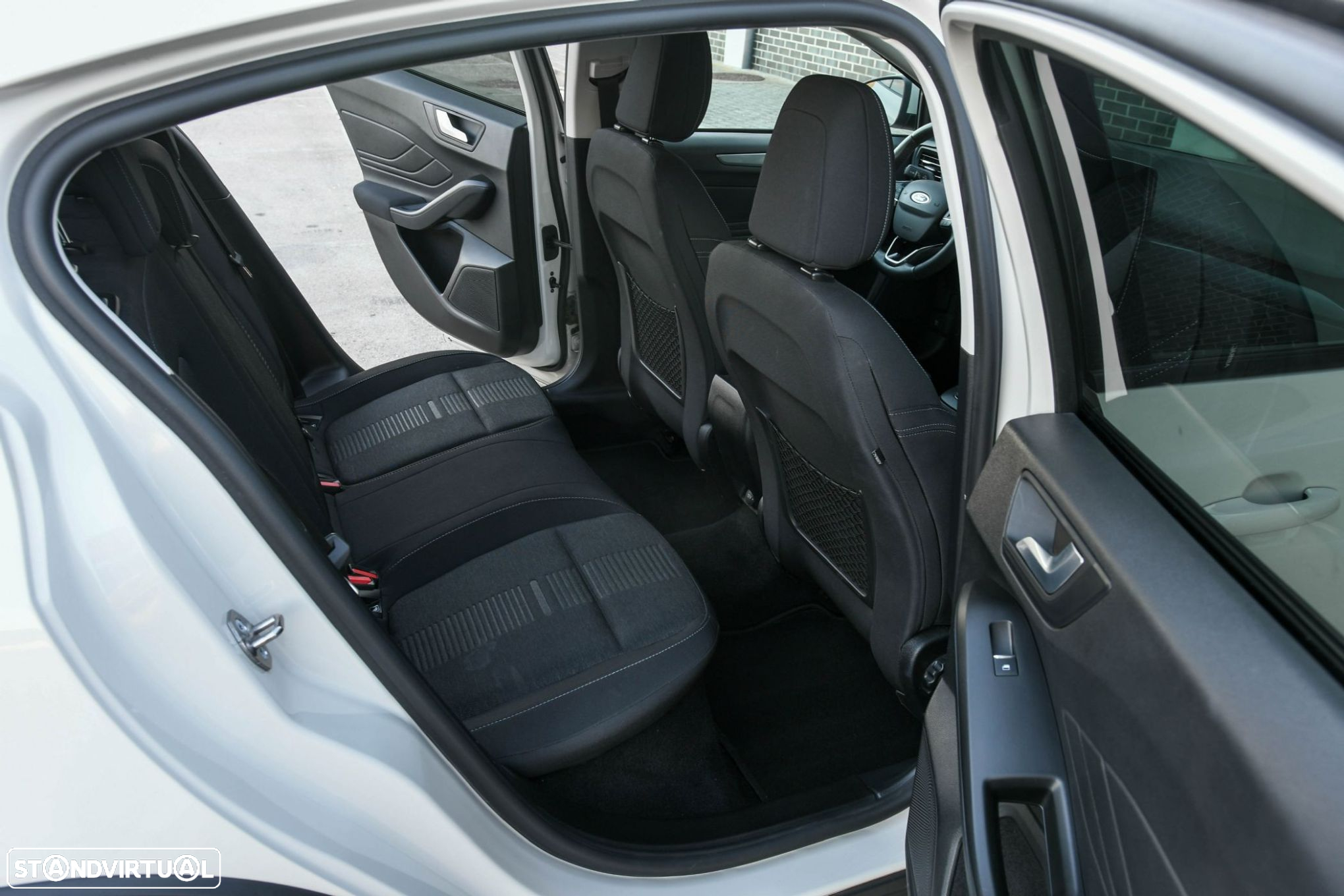 Ford Focus 1.0 EcoBoost Active X - 19