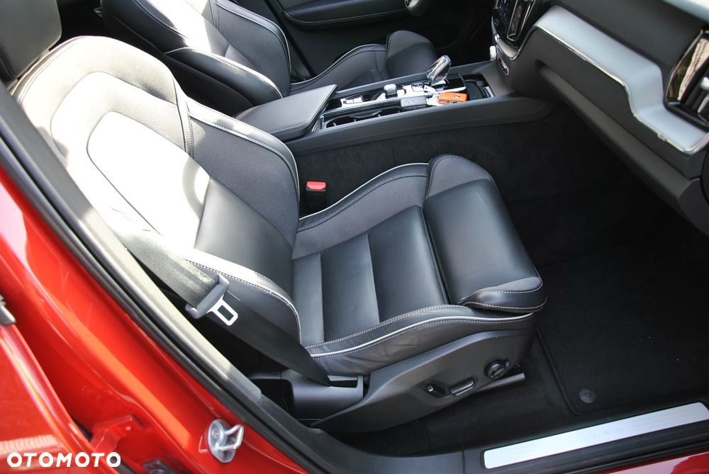 Volvo XC 60 B4 D R-Design - 12