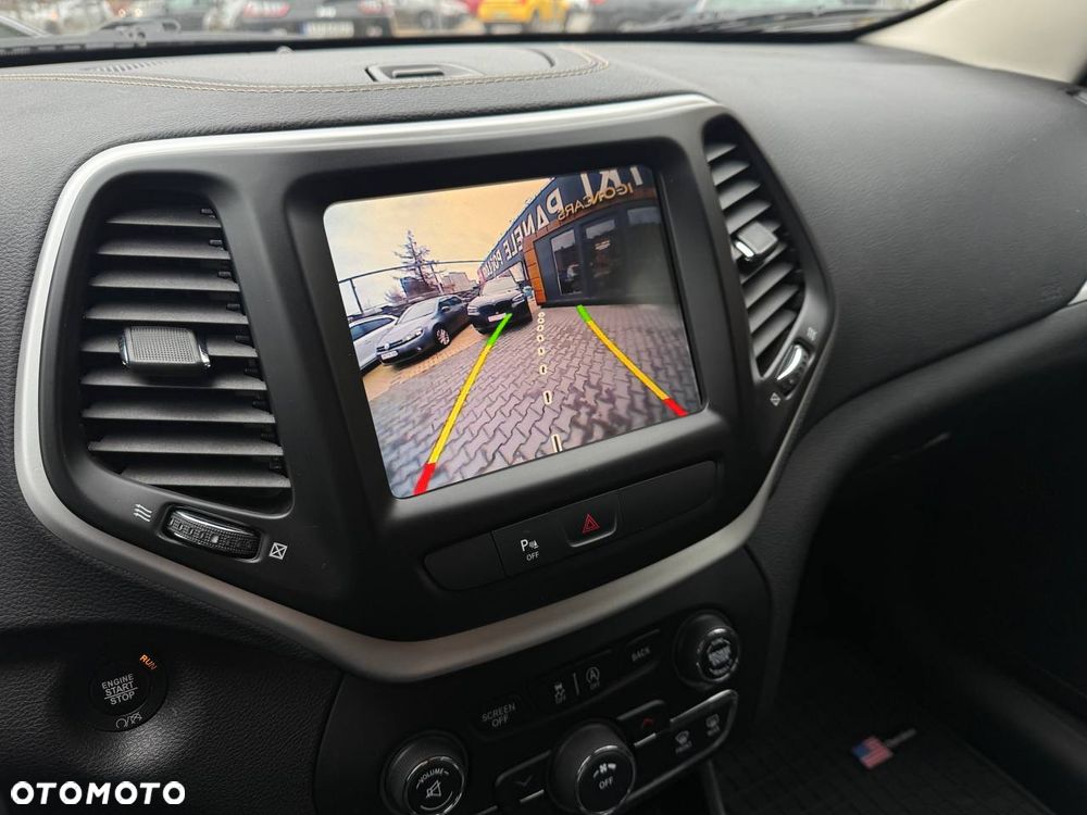 Jeep Cherokee - 25