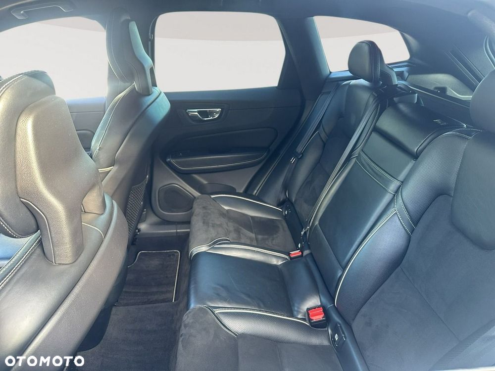 Volvo XC 60 D4 AWD R-Design - 27