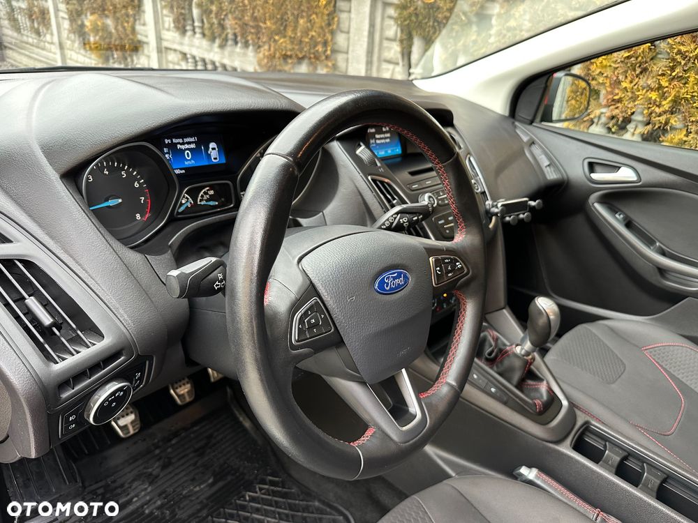 Ford Focus 1.5 EcoBoost STart-Stopp-System ST-LINE - 34