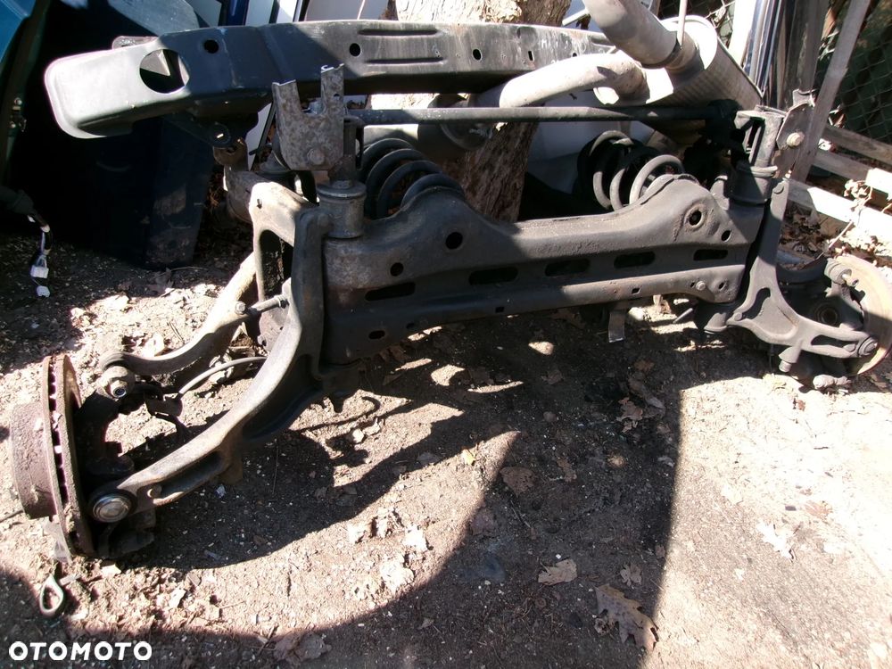BELKA ZAWIESZENIA WAHACZ PIASTA RENAULT MASTER 00-10 - 1