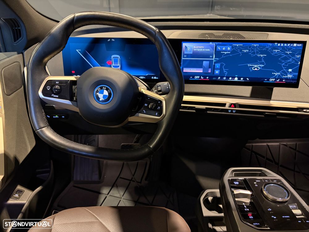 BMW iX xDrive40 - 10