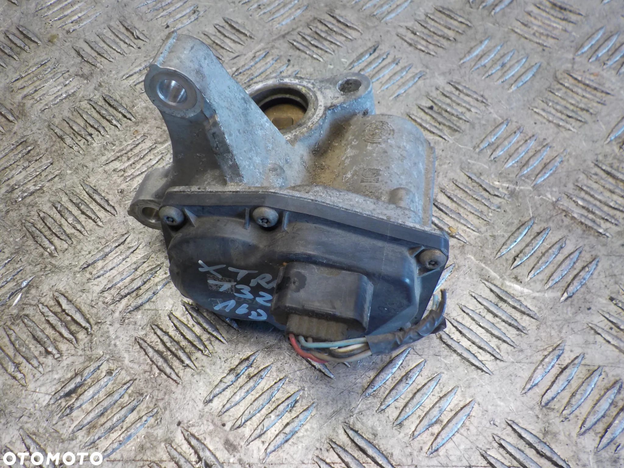 NISSAN X-TRAIL T32 1.6 D ZAWÓR EGR 8201068965 - 1