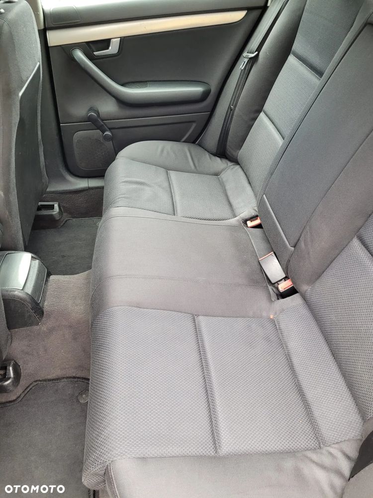 Audi A4 Limousine - 8