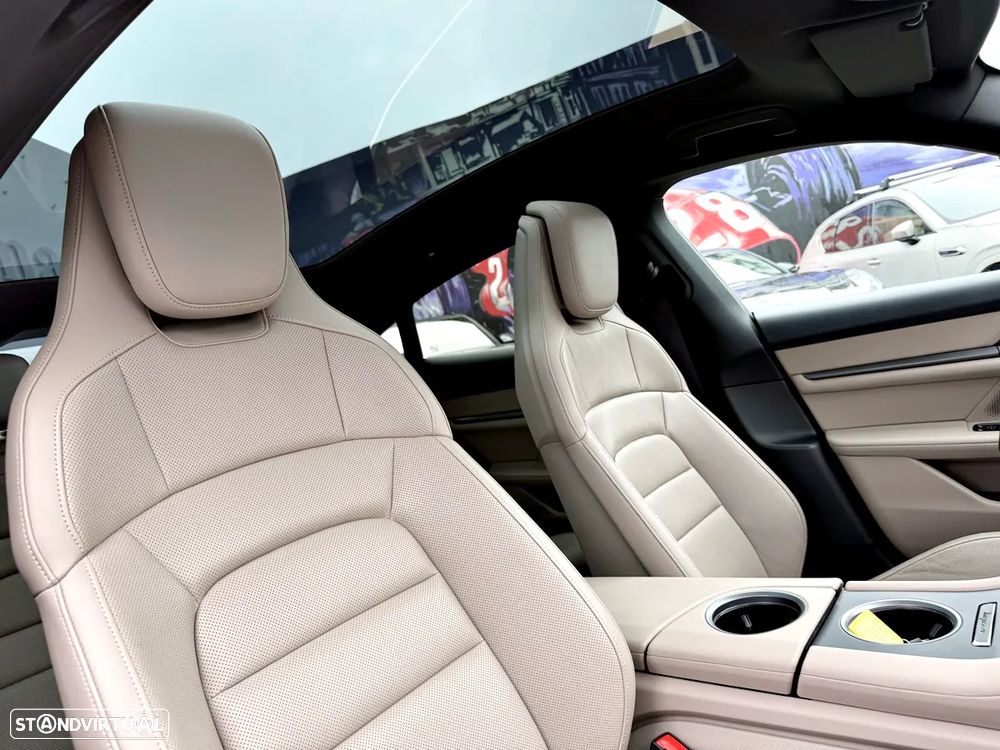 Porsche Taycan 4S - 28