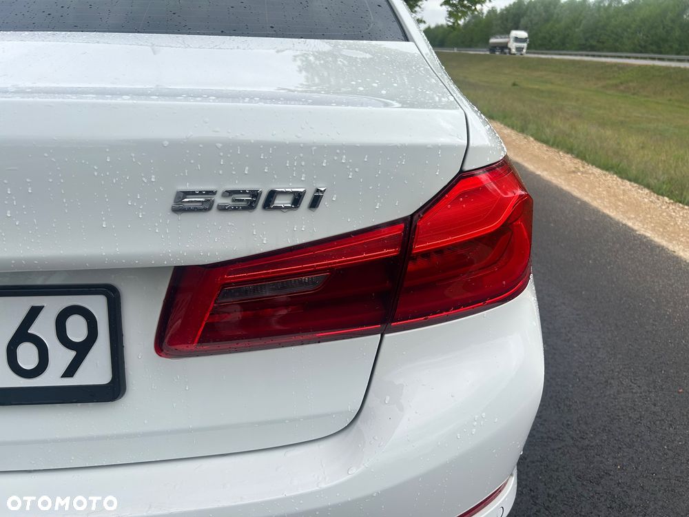 BMW Seria 5 530i xDrive Sport Line - 11