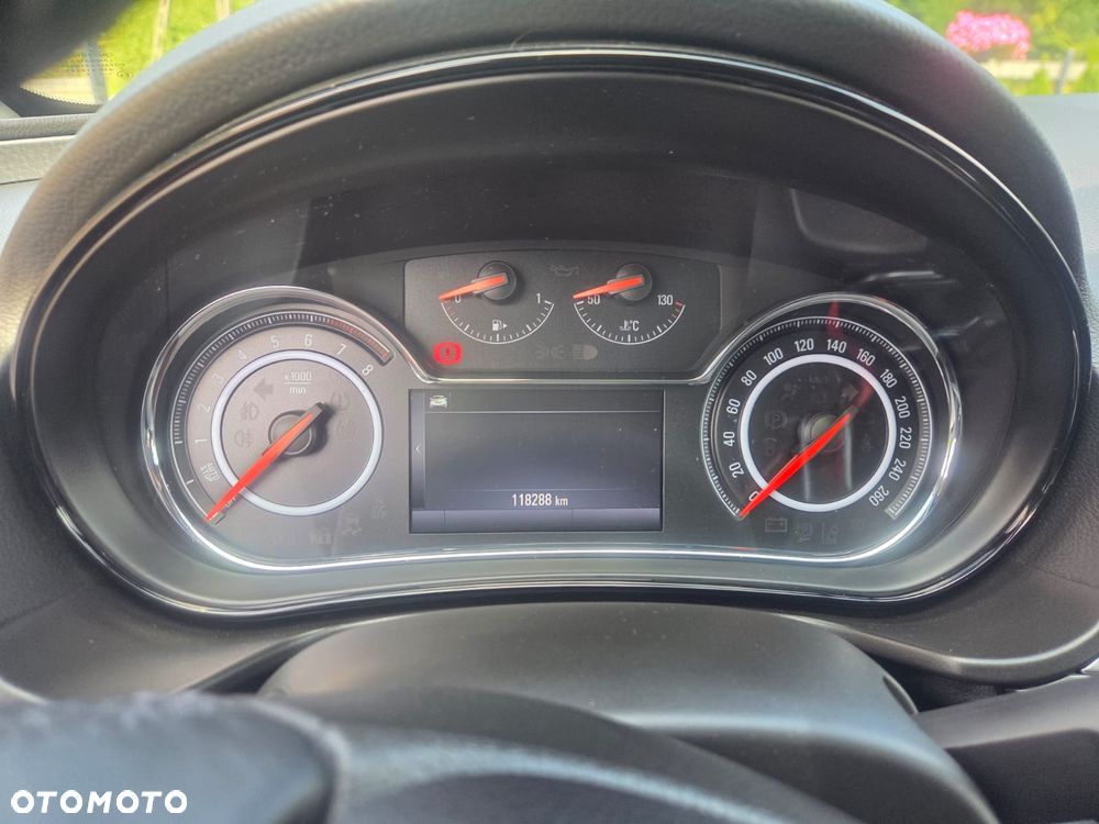 Opel Insignia - 25