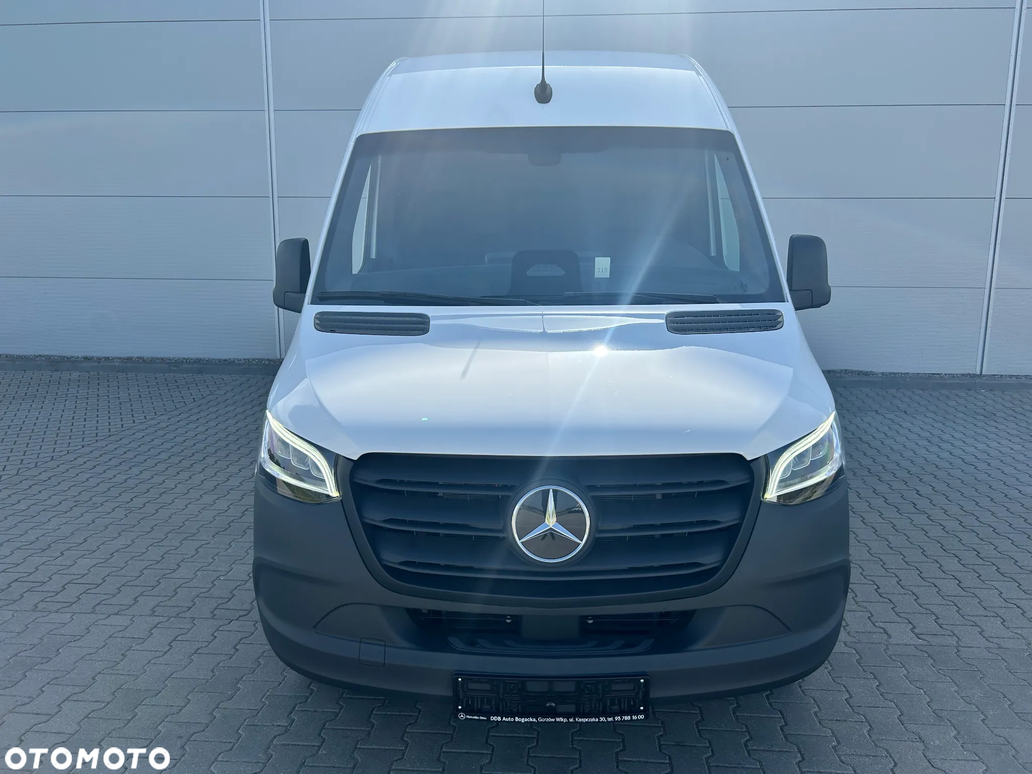 Mercedes-Benz 314e Furgon długi - 4