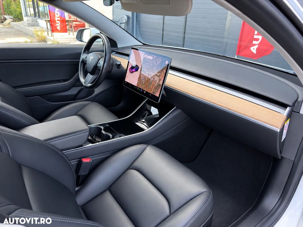 Tesla Model 3 - 10