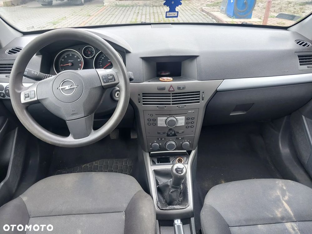 Opel Astra H Hatchback silnik 1.6 16v twinport skrzynia biegów F17C394 manualna drzwi klapa maska zderzak błotnik lusterko zewnętrzne Z20R maglownica przewody wspomagania pompa wpomagania paliwa przewody klimatyzacji chłodnica sprężarka mcperson szyba sanki wyświetlacz radio sterownik mechanizm fotele tłumik wydech podsufitka podszybie rura pas przedni zestaw startowy NA CZĘŚCI WSZYSTKIE CZĘŚCI - 12