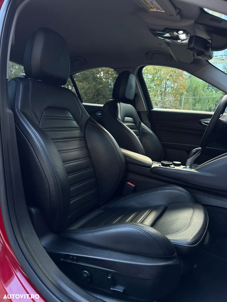 Alfa Romeo Giulia 2.0 Turbo AWD AT8 Veloce - 12