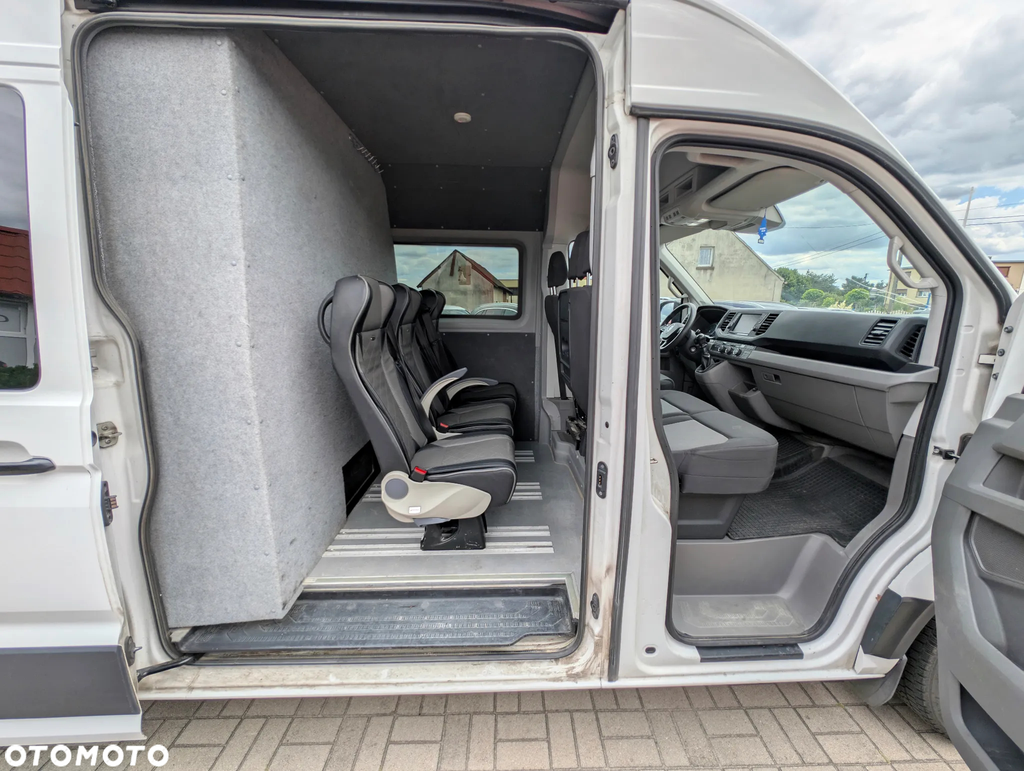 Volkswagen Crafter brygadówka 6 osób, ładowność 1177kg, Krajowy - 9