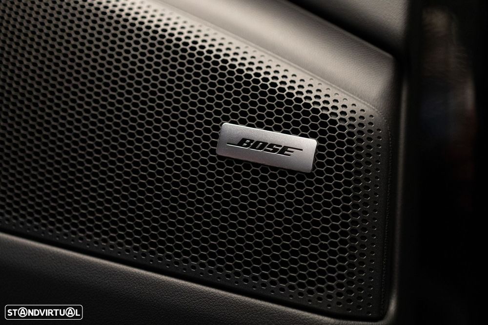 Porsche Macan Electric 4 - 32