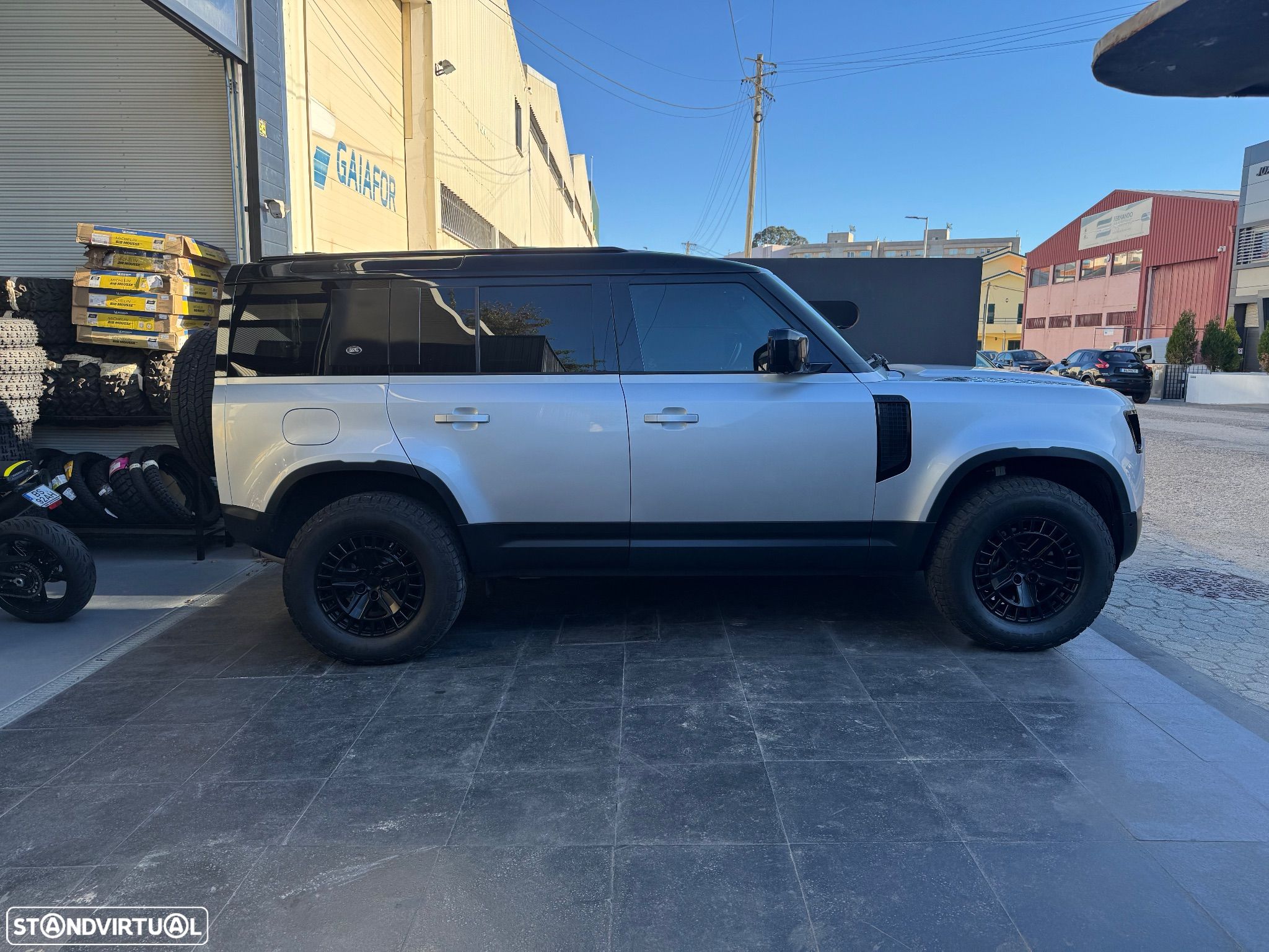 Land Rover Defender 2.0 D 110 AWD SE - 1