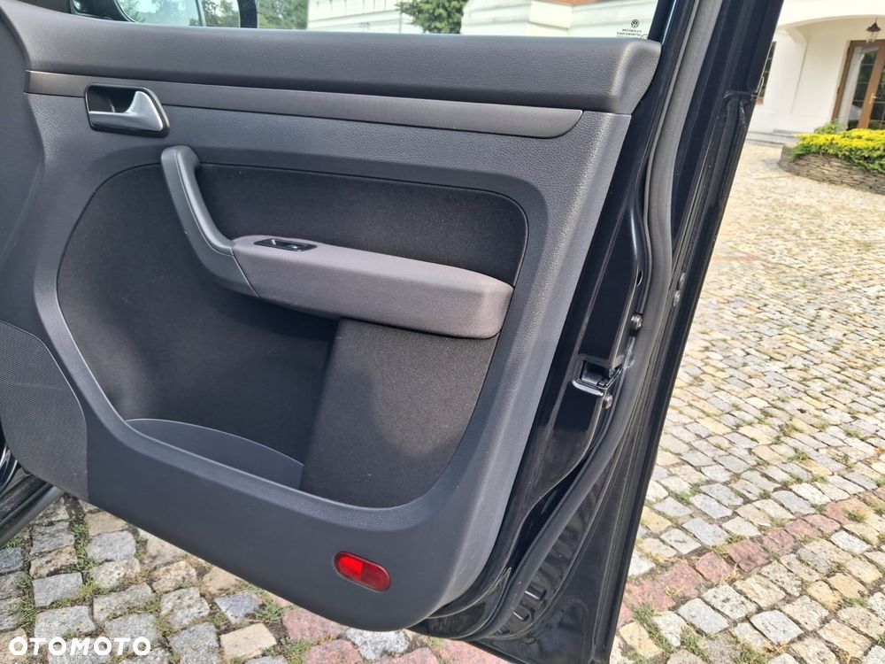 Volkswagen Touran - 5
