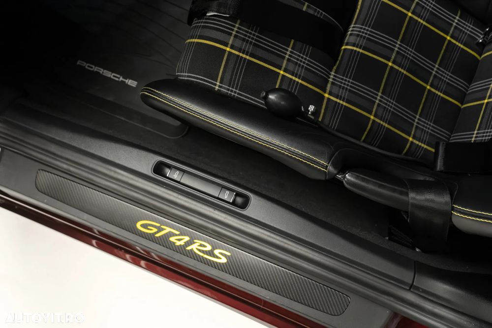 Porsche Cayman GT4 RS - 18