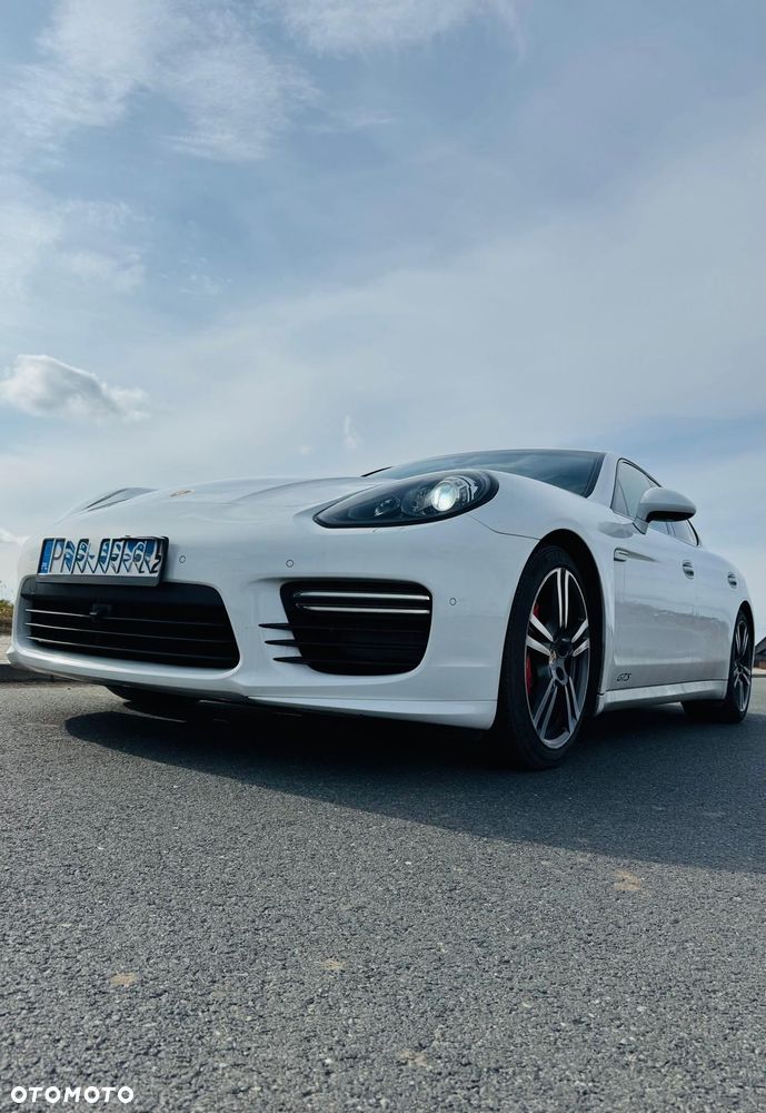 Porsche Panamera - 1