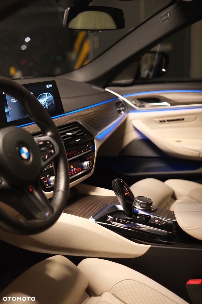 BMW Seria 5 520d xDrive MHEV M Sport sport - 23