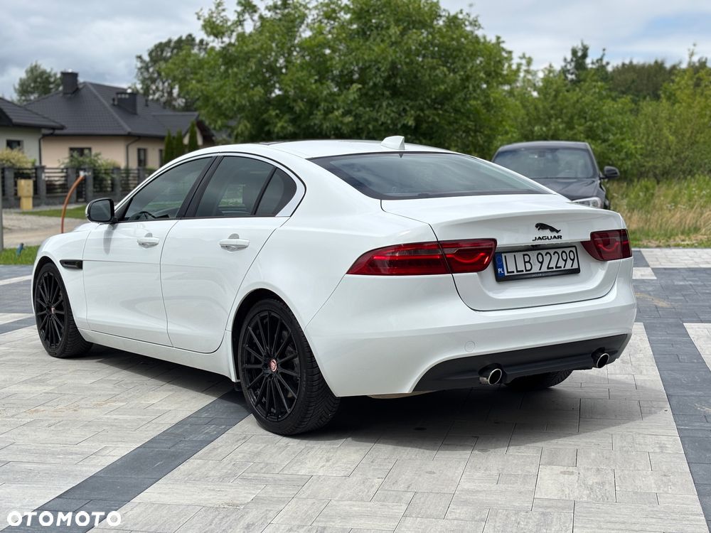 Jaguar XE 2.0 T Prestige - 6