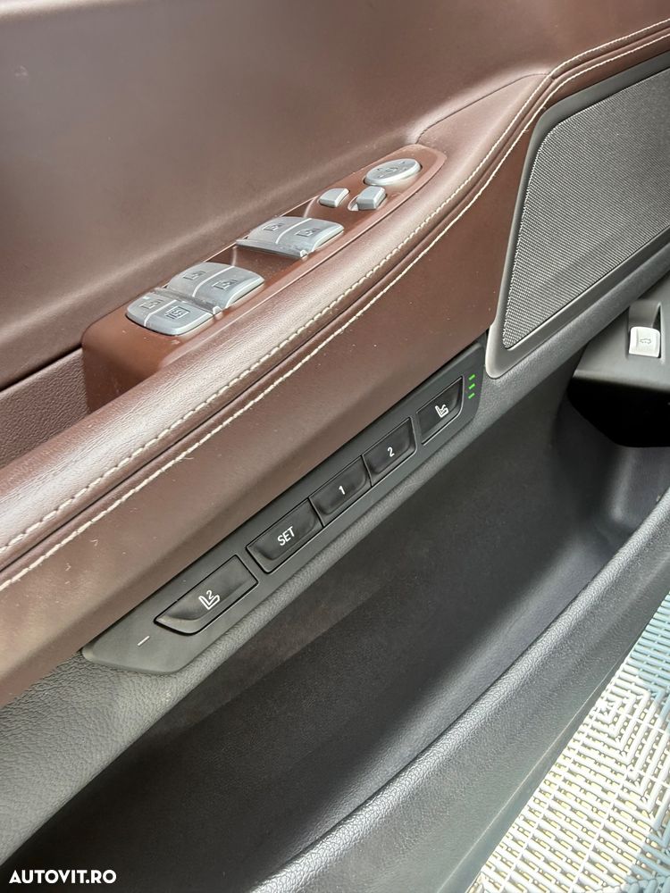 BMW Seria 7 750i xDrive - 17