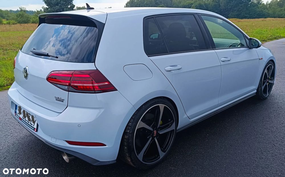 Volkswagen Golf GTI (BlueMotion Technology) - 12