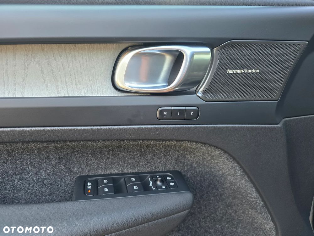 Volvo XC 40 B4 B DKG Plus Dark - 12