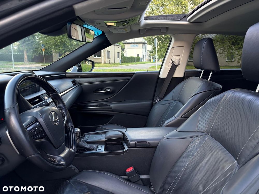 Lexus ES 300h Prestige - 16