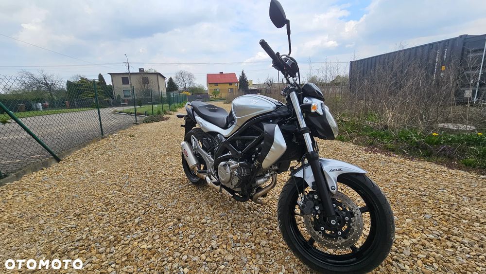 Suzuki Gladius - 13