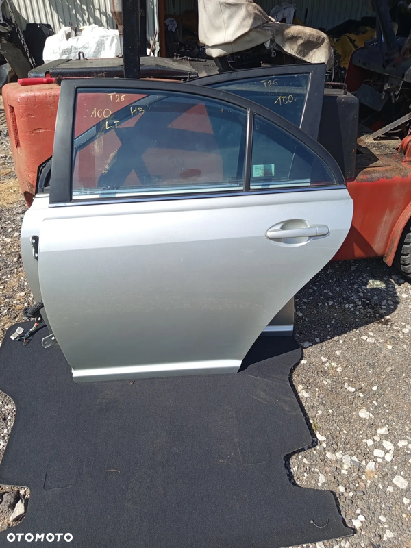 Toyota Avensis T25 drzwi lewy tył HB 1C0