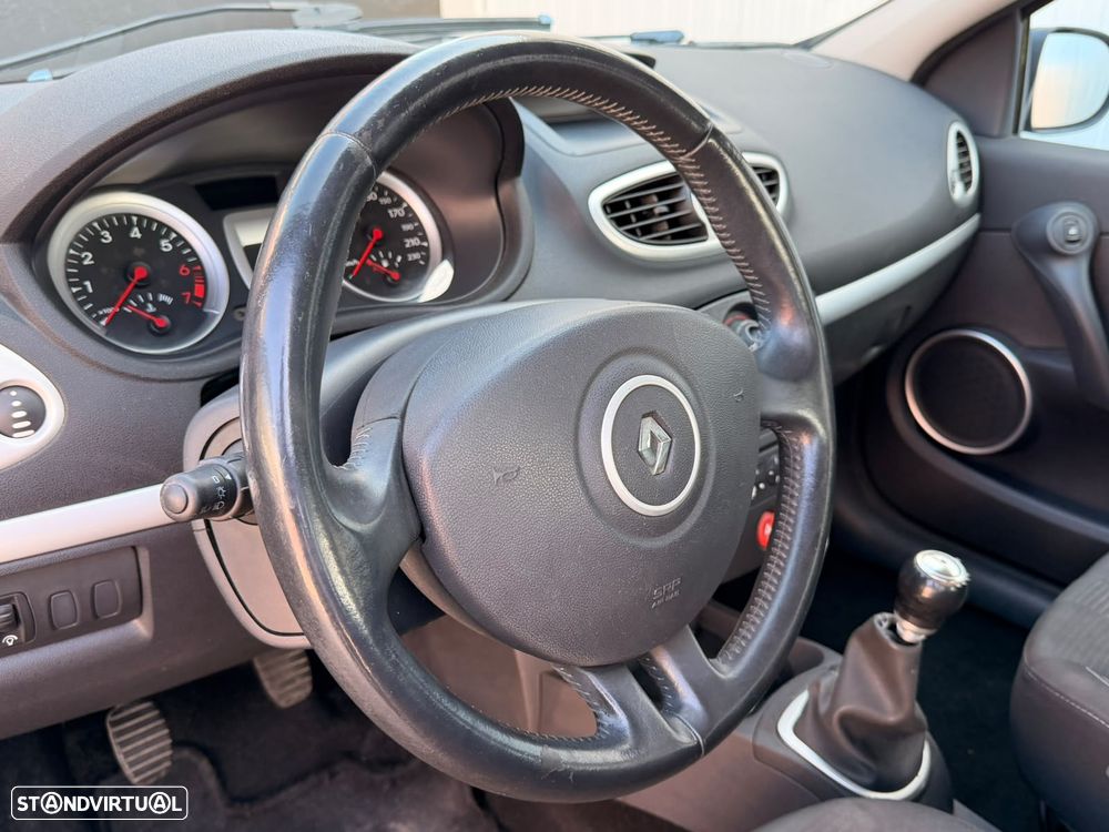 Renault Clio 1.2 16V Authentique - 16