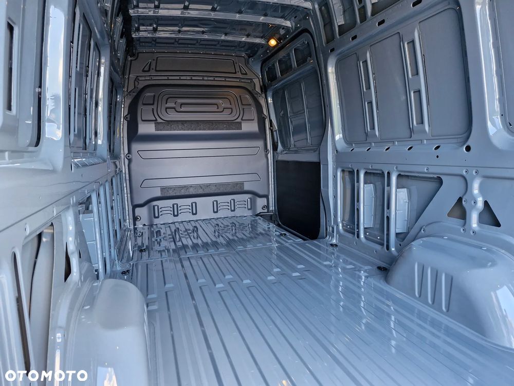 Mercedes-Benz Sprinter - 10
