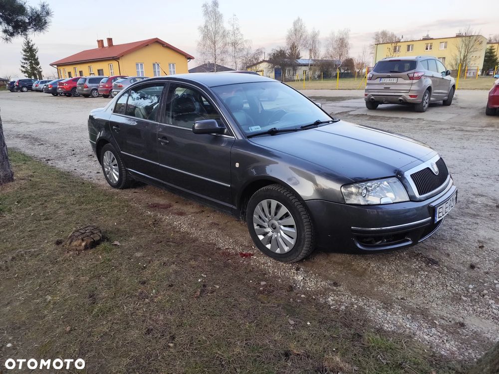 Skoda Superb 2.8 V6 Platinum - 39