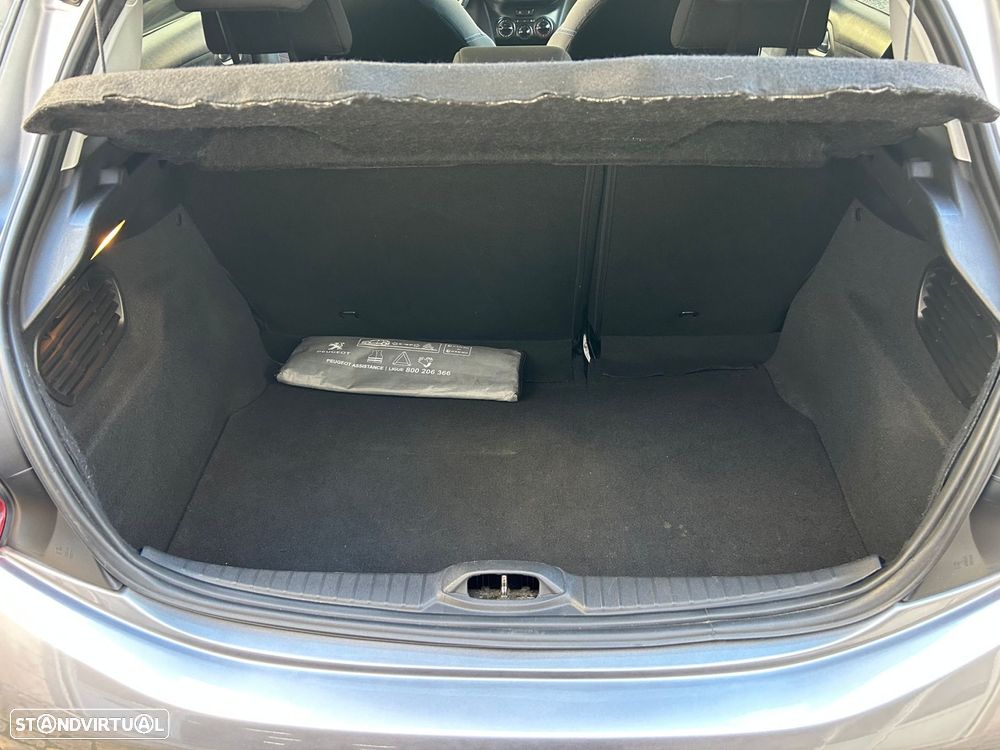 Peugeot 208 1.2 PureTech Signature - 19