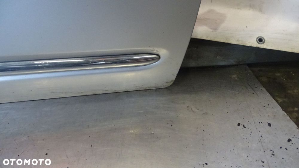 DRZWI PRAWY PRZÓD KIA CARENS III 2.0 KOL: 3D - 7