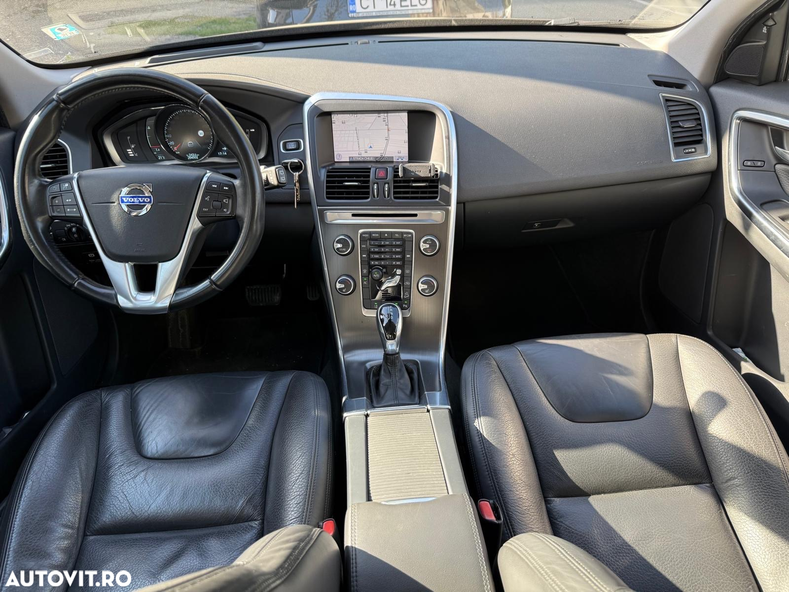 Volvo XC 60 D5 AWD Momentum - 11