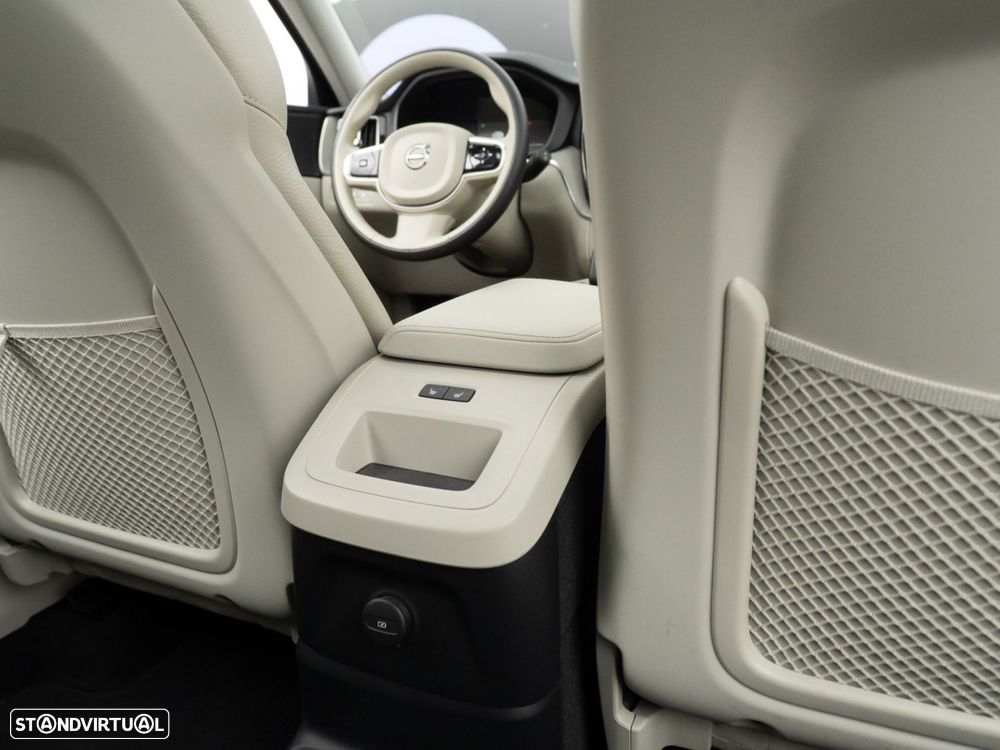 Volvo XC 60 2.0 T6 PHEV Plus Bright AWD - 42