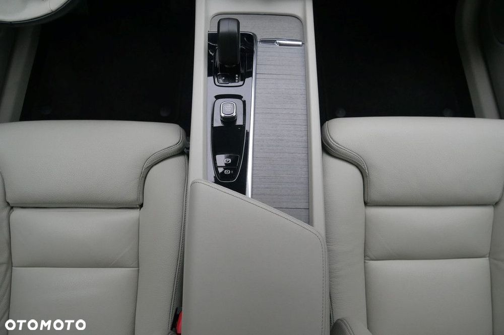 Volvo XC 60 B4 D AWD Plus Bright - 11