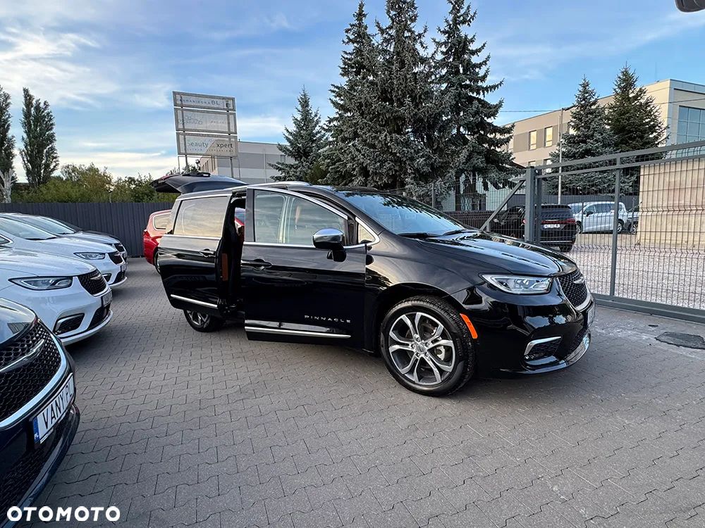 Chrysler Pacifica - 11