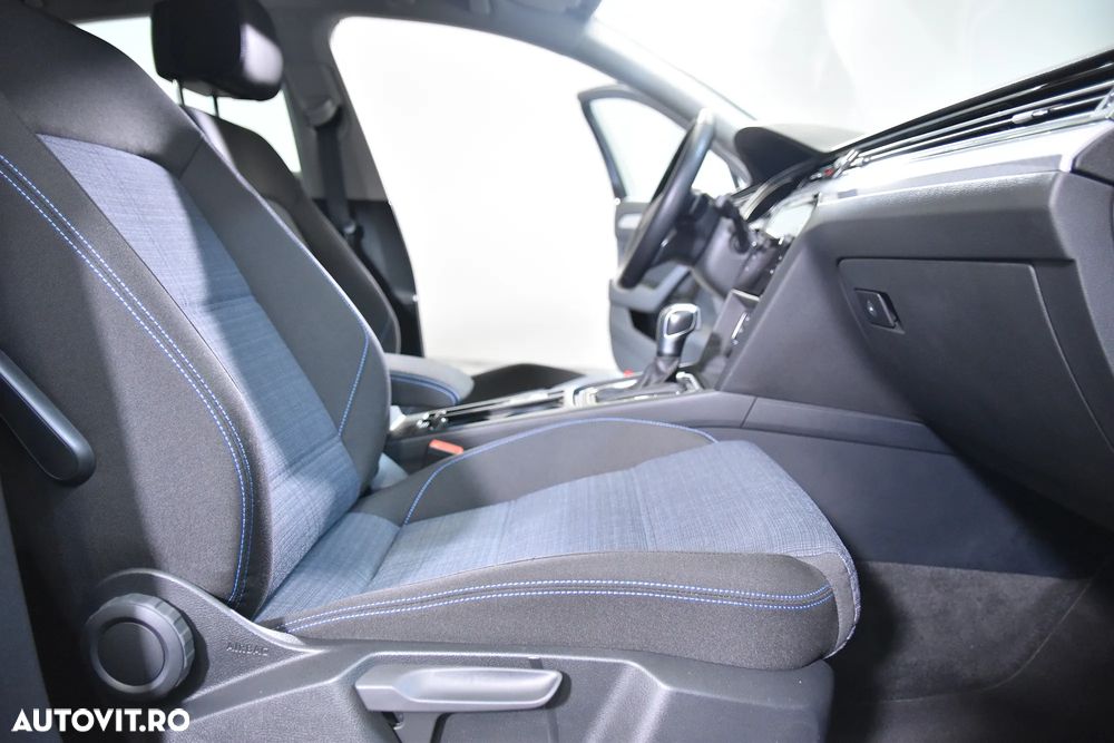 Volkswagen Passat - 11